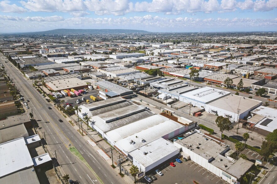 More Photos Of 12819 Main St, Los Angeles Warehouse For Sale