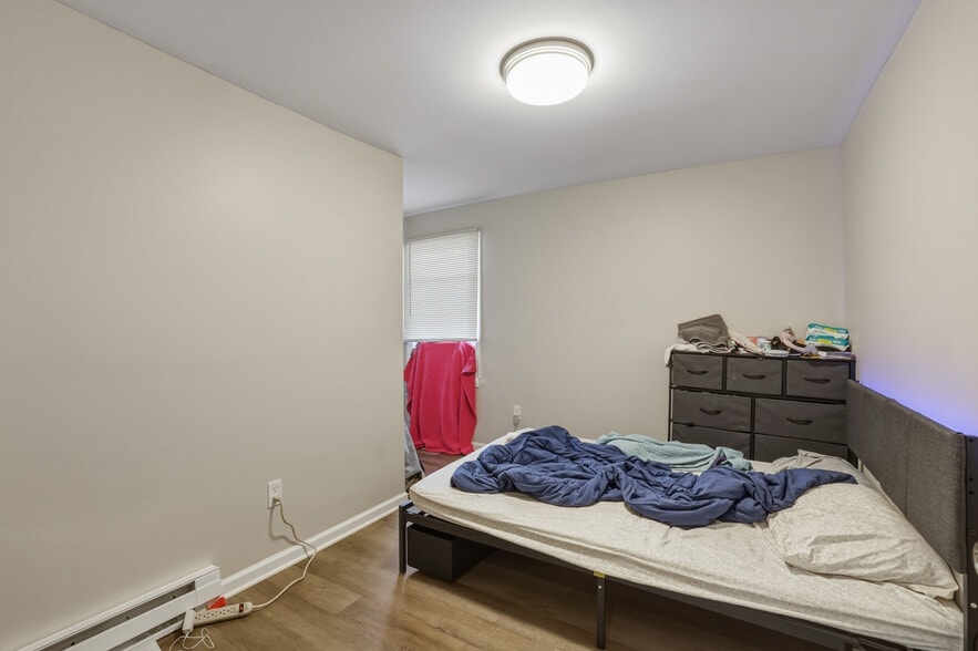 More Photos Of 150 N Delaware Ave, Lindenhurst Storefront Retail Residential For Sale