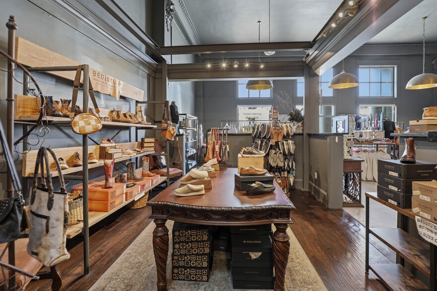 More Photos Of 110 N Tennessee St, McKinney Storefront Retail Office For Lease