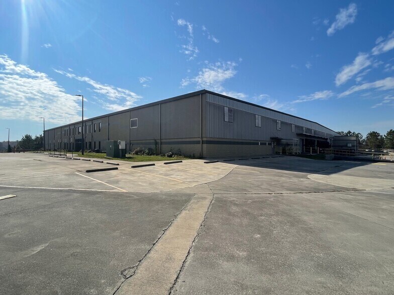 More Photos Of 500 Soho Dr, Adairsville Warehouse For Lease