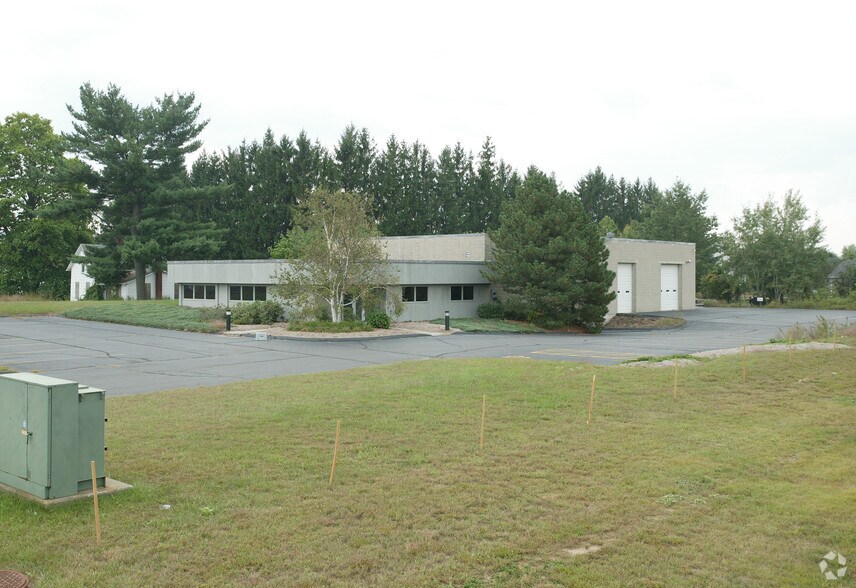 More Photos Of 7 Lordship Rd, East Granby Light Manufacturing For Lease
