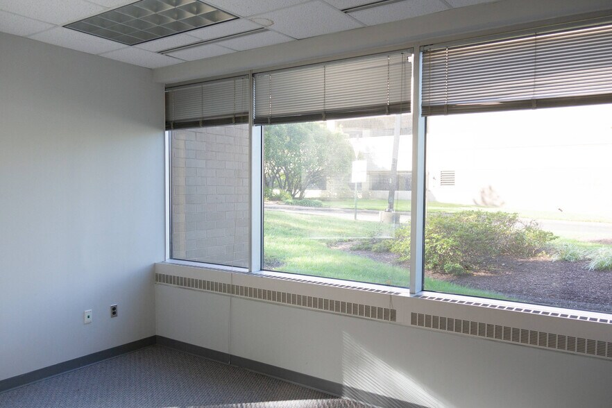 More Photos Of 7833 Walker Dr, Greenbelt Office For Lease