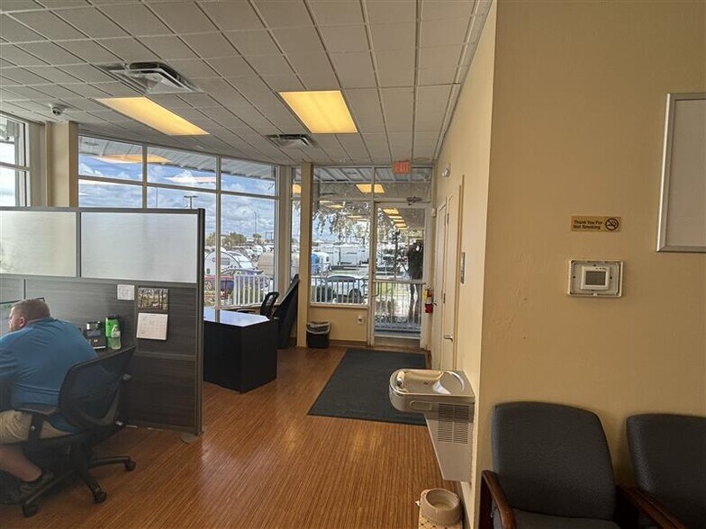 More Photos Of 4369 Tamiami Trl, Port Charlotte Auto Dealership For Lease