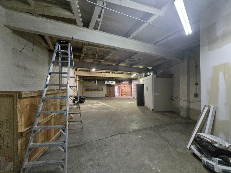 More Photos Of 4507 Lorain Ave, Cleveland Office For Lease
