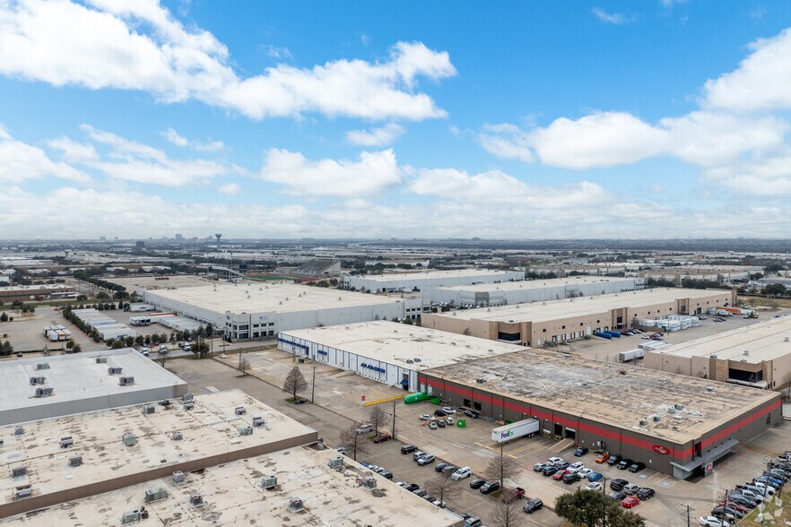 More Photos Of 1207 W Crosby Rd, Carrollton Manufacturing For Lease