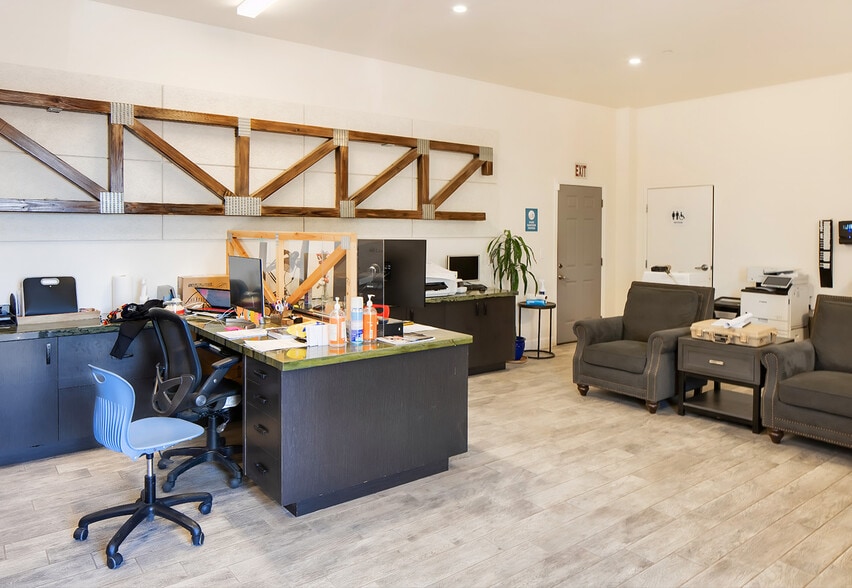 More Photos Of 1301 Montalvo Way, Palm Springs Manufacturing For Lease