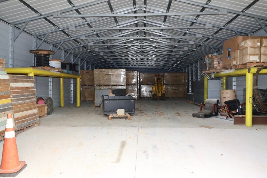More Photos Of 2335 Columbia Hwy, Pulaski Office For Sale