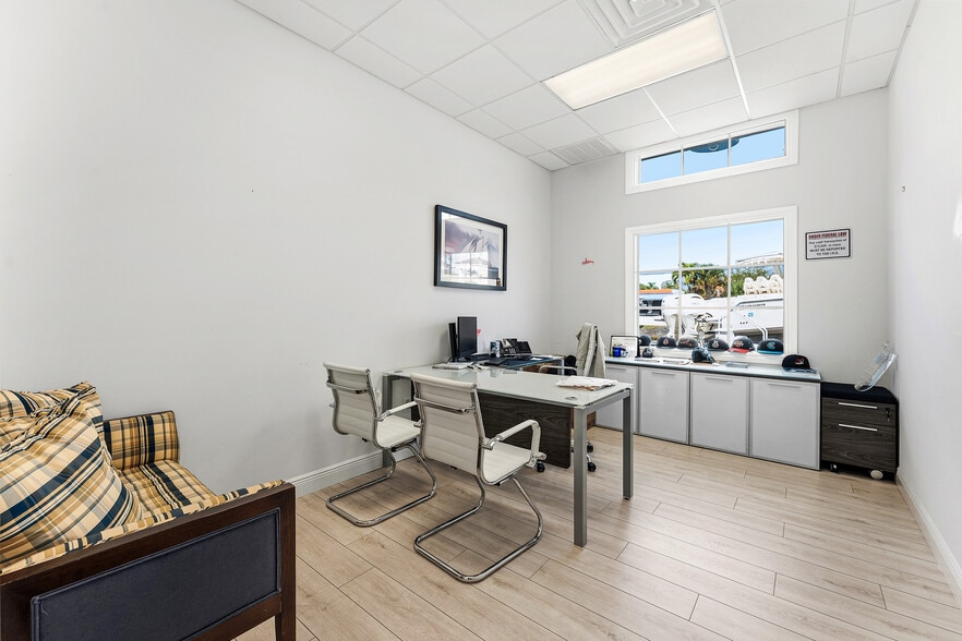 More Photos Of 250-300 SW Monterey Rd, Stuart Freestanding For Lease
