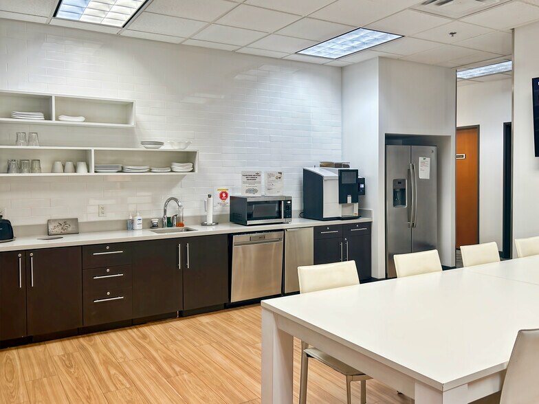 More Photos Of 871 Coronado Center Dr, Henderson Coworking Space