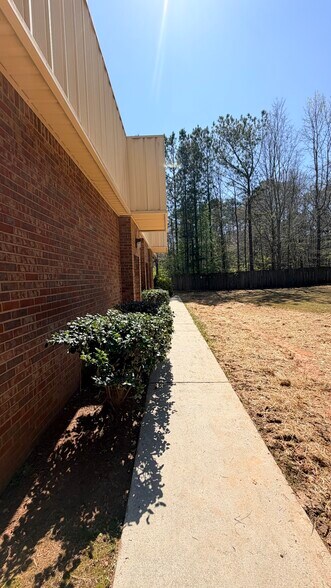 More Photos Of 3005 Lenora Church Rd, Snellville Office For Lease