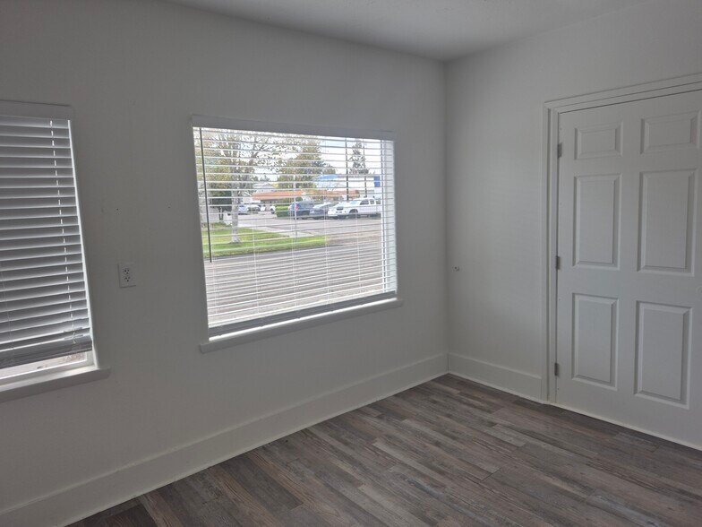 More Photos Of 1235 Cross St SE, Salem Freestanding For Lease