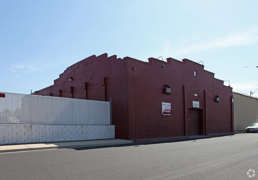 Primary Photo Of 221 Oak St, Manteca Warehouse For Sale