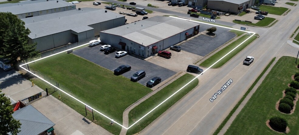 More Photos Of 3906 W Kelley Ave, Springdale Office For Lease