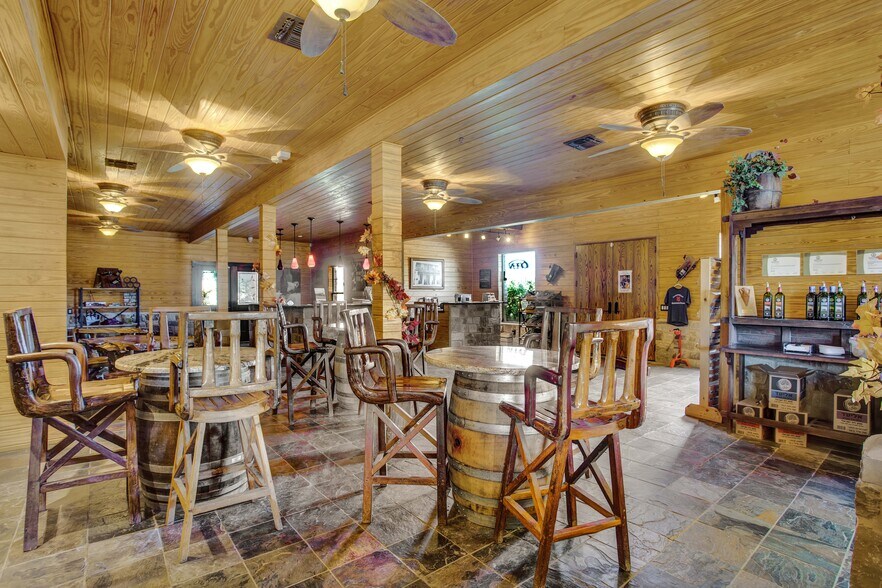 More Photos Of 10207 E Hwy 290, Fredericksburg Freestanding For Sale