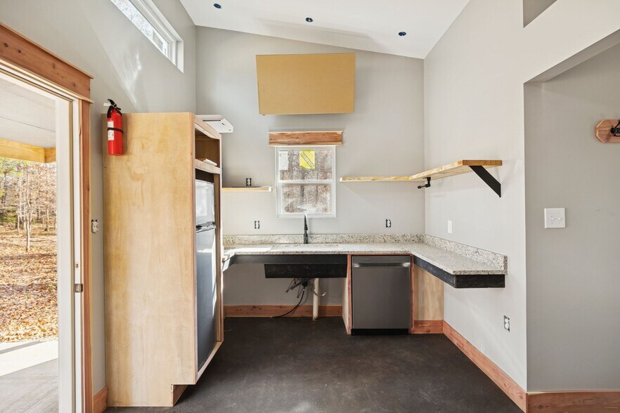 More Photos Of 3158 Summertown Hwy, Summertown Hotel For Sale