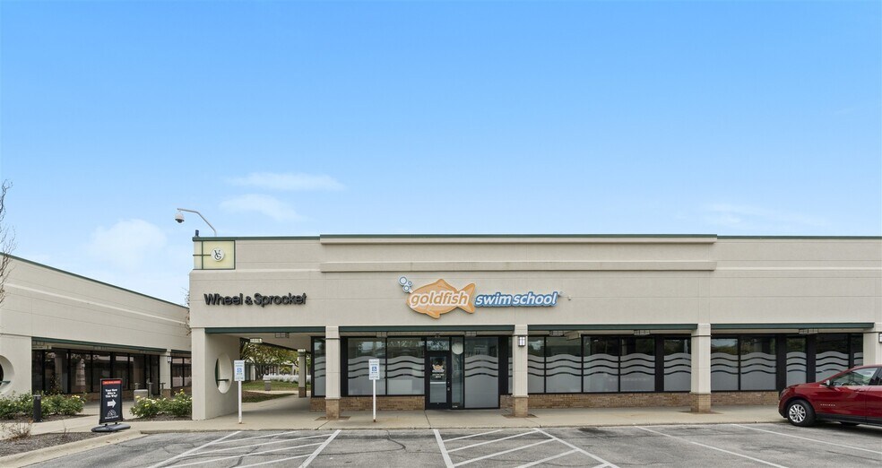 More Photos Of 648-678 N Northwest Hwy, Park Ridge Storefront For Sale