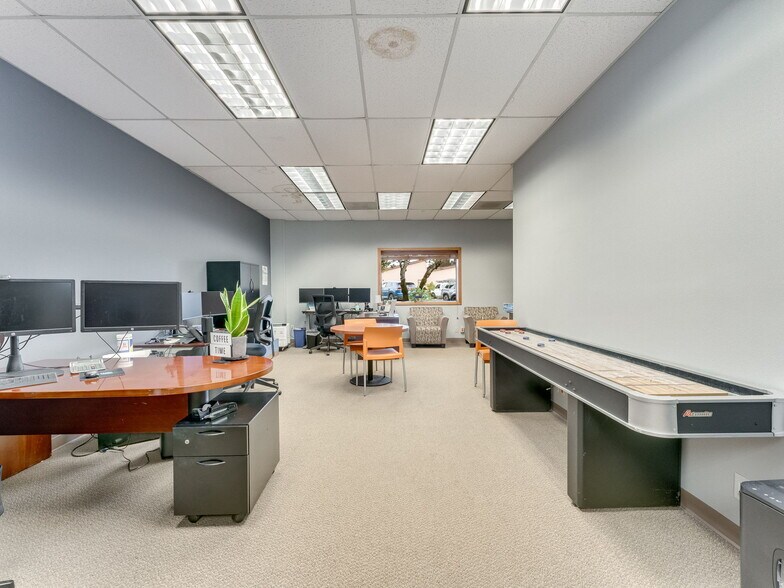 More Photos Of 1215 NE Baker St, Mcminnville Office For Sale