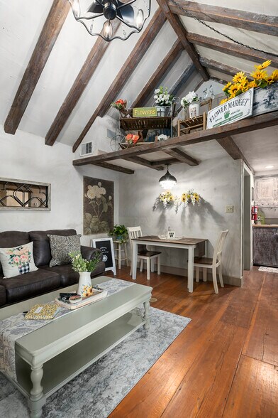 More Photos Of 104 E Austin St, Fredericksburg Storefront Retail Residential For Sale