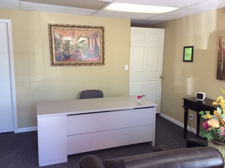More Photos Of 2767 B M Montgomery St, Homewood Warehouse For Lease