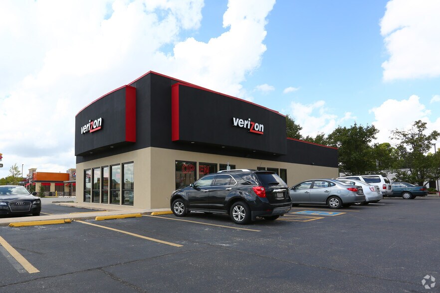 More Photos Of 1805 W Main St, Norman Storefront For Sale