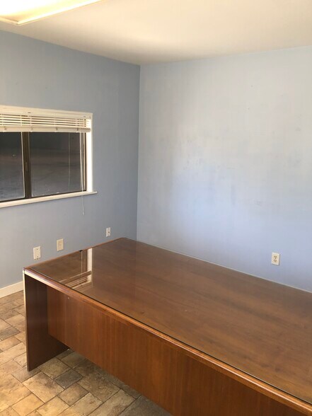 More Photos Of 251 NE Kilpatrick St, Portland Warehouse For Lease