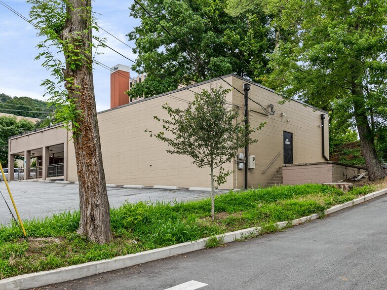 More Photos Of 373 Biltmore Ave, Asheville Medical For Lease