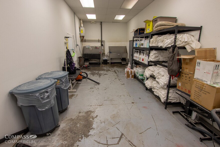 More Photos Of 2498 S Highway 97, Redmond Storefront Retail Office For Lease