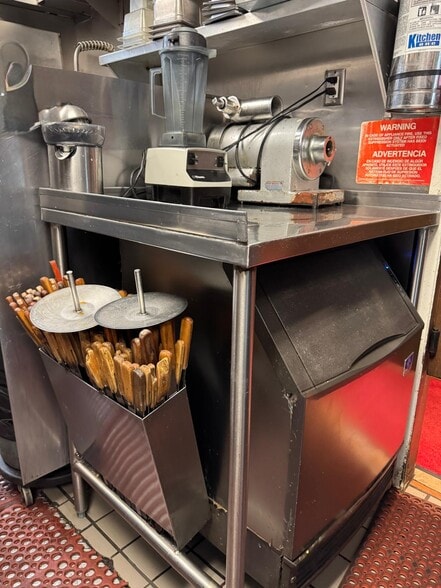 More Photos Of 324-326 S Beverly Dr, Beverly Hills Restaurant For Lease