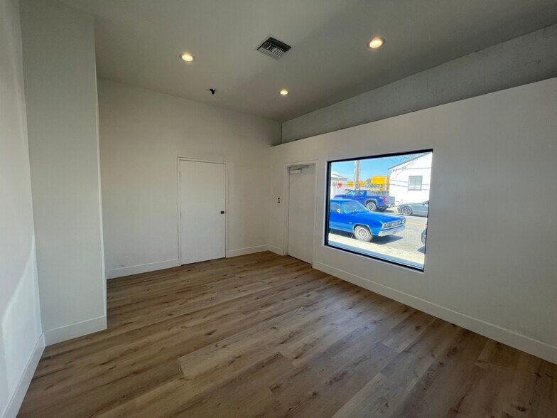 More Photos Of 3316-3318 Burton Ave, Burbank Warehouse For Sale