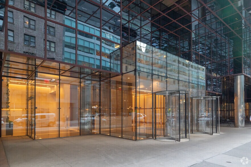 More Photos Of 150 E 52nd St, New York Office For Lease