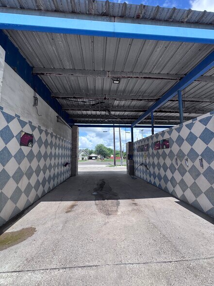 More Photos Of 309 Main, Santa Rosa Carwash For Sale