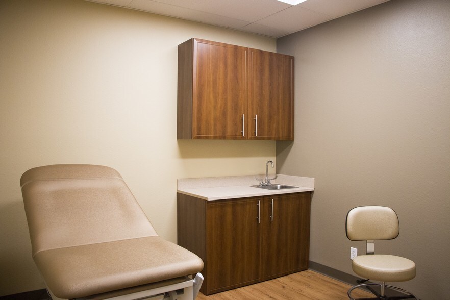 More Photos Of 15706-15708 Pomerado Rd, Poway Medical For Lease