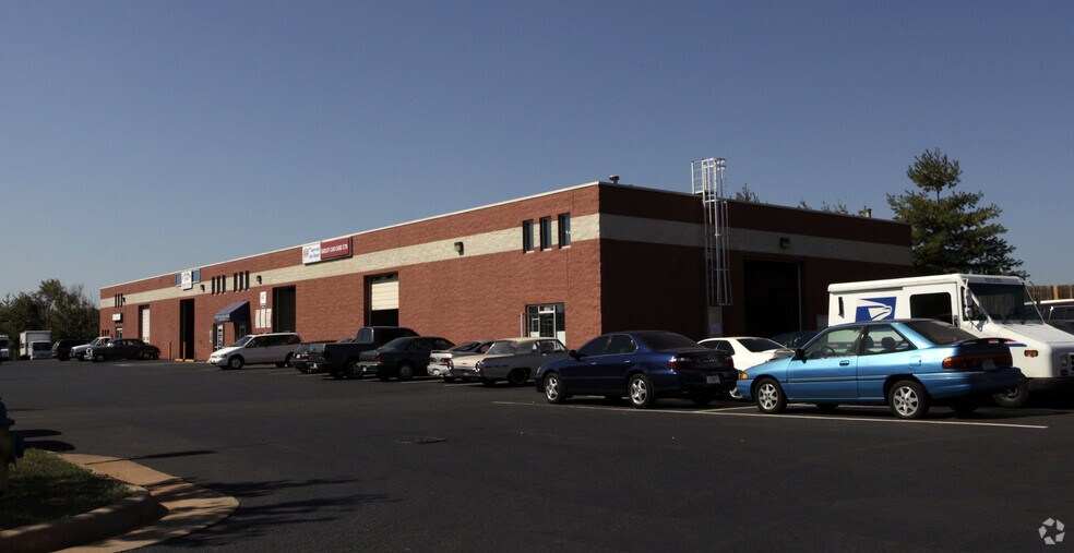 More Photos Of 10408-10422 Central Park Dr, Manassas Warehouse For Lease