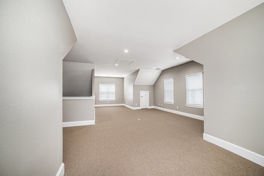 More Photos Of 25511 Budde Rd, The Woodlands Loft Creative Space For Sale