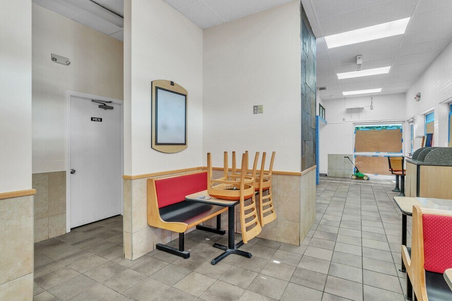 More Photos Of 1535 Memorial Dr, Chicopee Restaurant For Sale