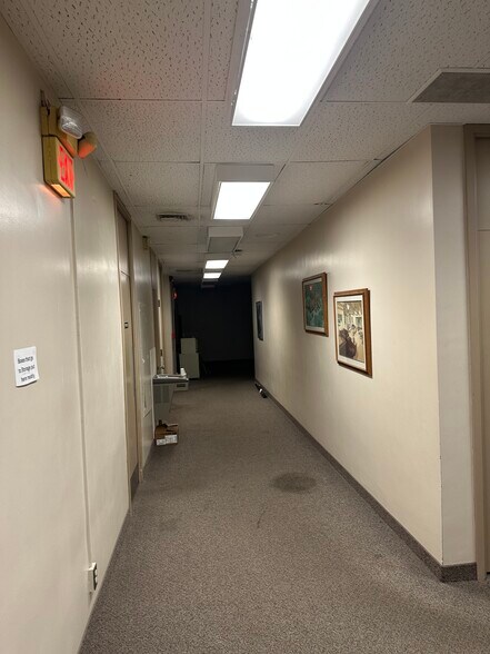 More Photos Of 606 Fayette St, Peoria Office For Sale