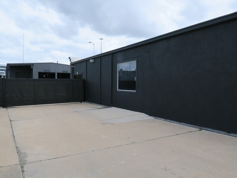 More Photos Of 5830 Star Ln, Houston Light Distribution For Lease