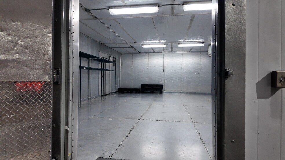 More Photos Of 1907 Gateway Blvd, Charlotte Warehouse For Sale