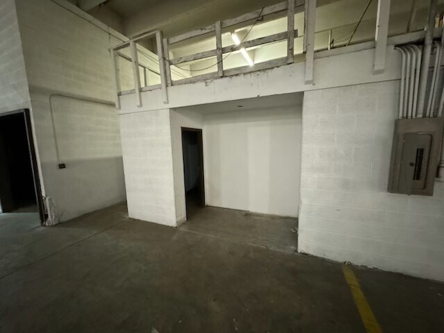 More Photos Of 1103 E Maguire Rd, Noble Light Manufacturing For Sale