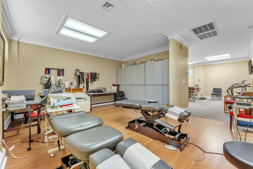 More Photos Of 2906 N Ocoee St, Cleveland Office For Sale