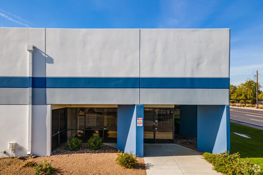 More Photos Of 4901 W Van Buren St, Phoenix Warehouse For Lease