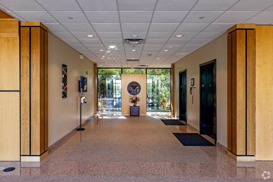 More Photos Of 150 W John Carpenter Fwy, Irving Office For Lease