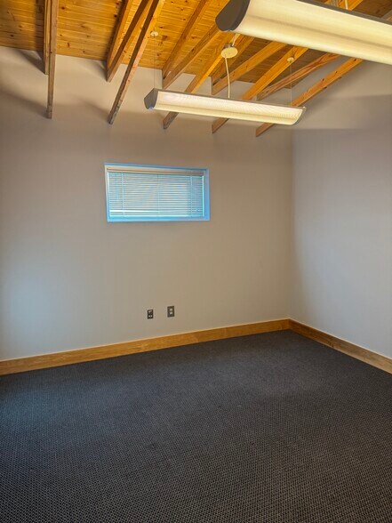 More Photos Of 220 N Davidson St, Indianapolis Research And Development For Lease