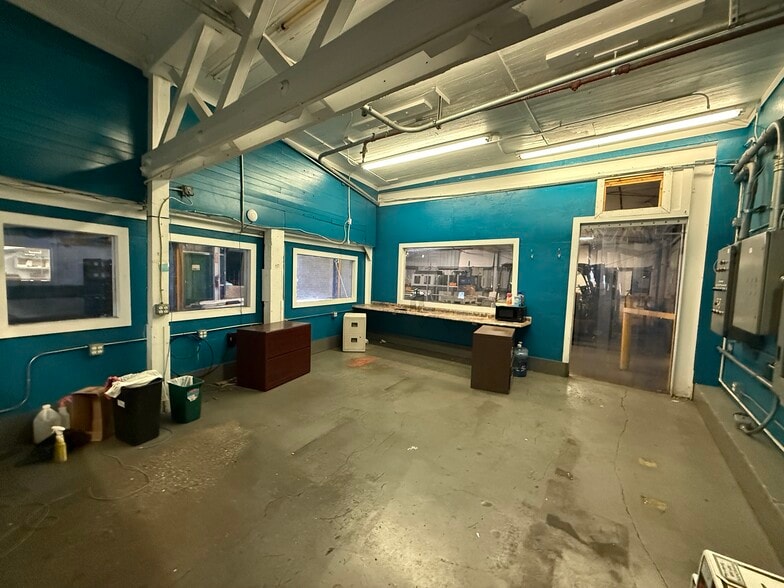 More Photos Of 650 Avenue R SW, Winter Haven Distribution For Sale