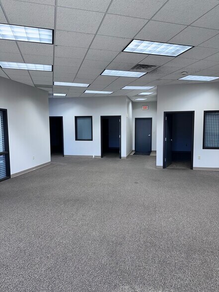 More Photos Of 4809 W Loop 289, Lubbock Warehouse For Lease