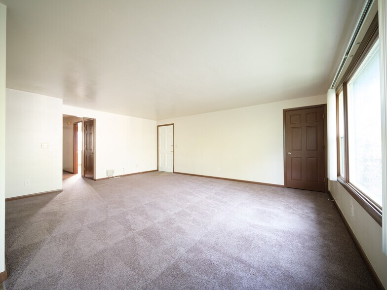 More Photos Of 302 Monmouth Ave S, Monmouth Apartments For Sale