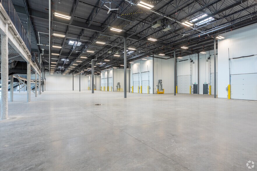 More Photos Of 10300 68 St SE, Calgary Warehouse For Sale