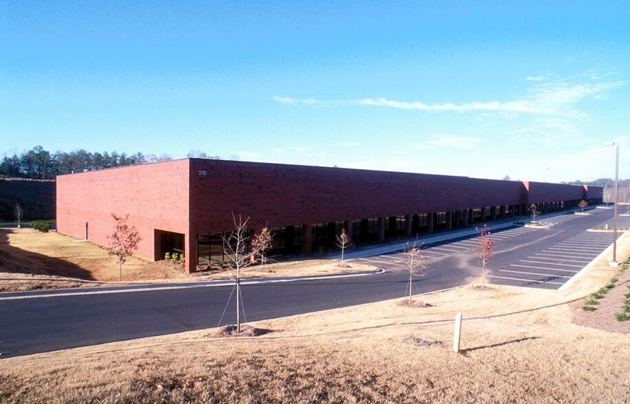 More Photos Of 315 Shawnee North Dr, Suwanee Warehouse For Lease