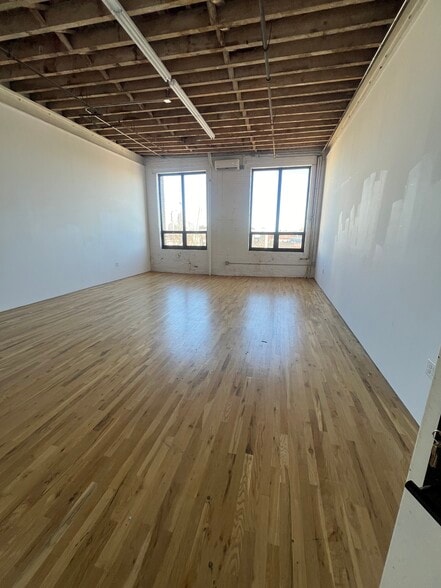 More Photos Of 349-359 Scholes St, Brooklyn Warehouse For Lease