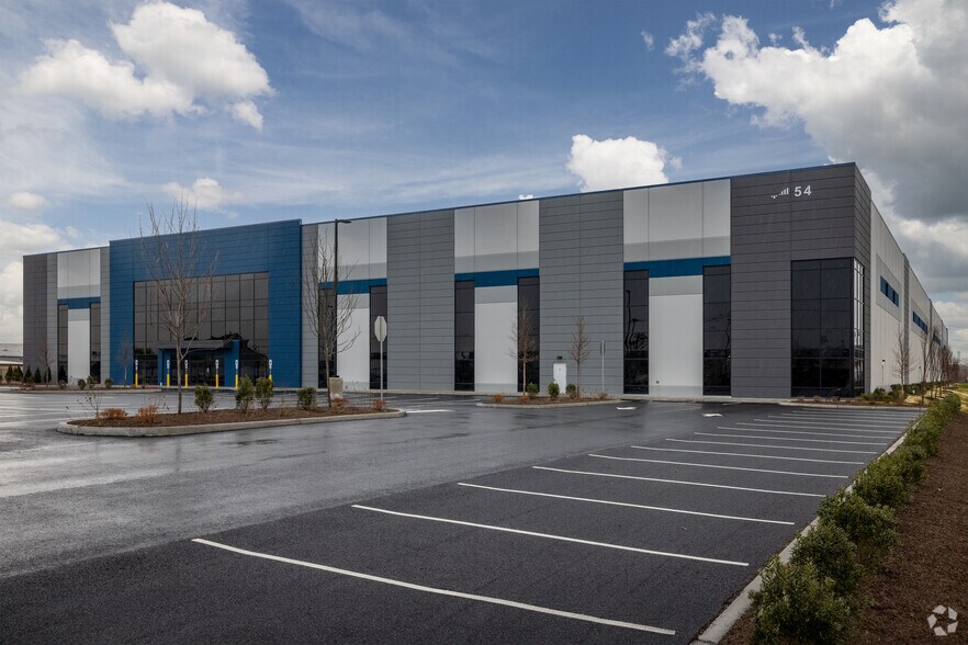 More Photos Of 54 Lockwood St, Newark Distribution For Lease